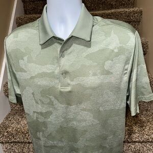 Stunning men’s *UNDER ARMOUR Loose Playoff Polo* camo casual golf ⛳️ polo shirt